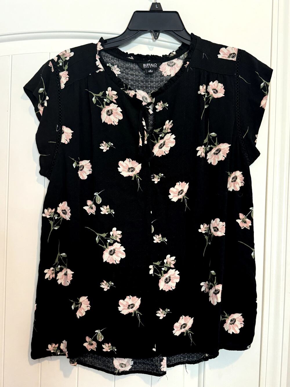 Black with Floral Print Buffalo by David Bitton Blouse Size Medium